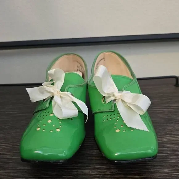 Holiday by WISE Vintage Bright Green Patent Leather Shoes, NWOT, 6.5 B is  available for purchase on au PAY Market - Imported Goods Online Store  Co.Ltd. | au PAY Market - Online Shopping Site